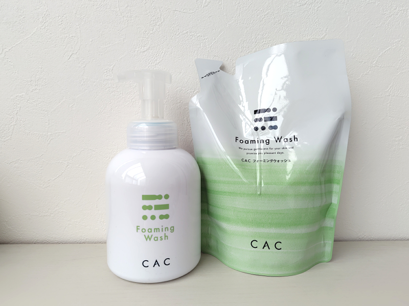 CACフォーミングウォッシュのボトルと詰め替えシャンプーの画像