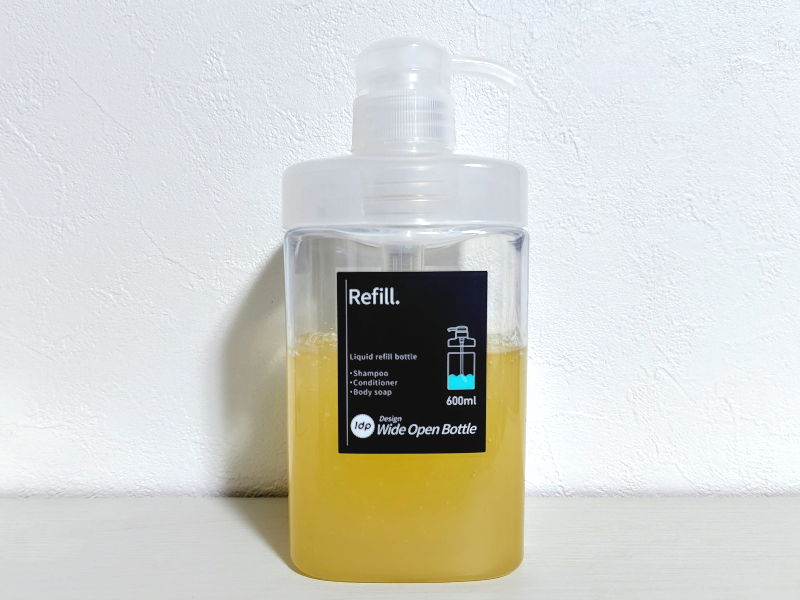 CACシャンプーの詰め替えをボトルに入れた画像